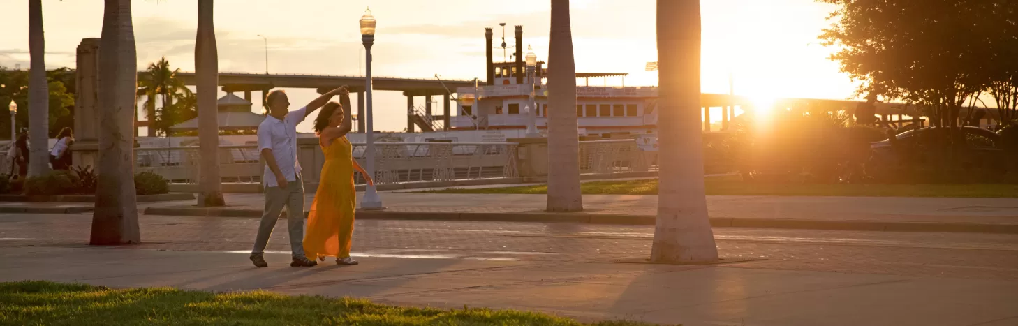 couple dancing in the sunset